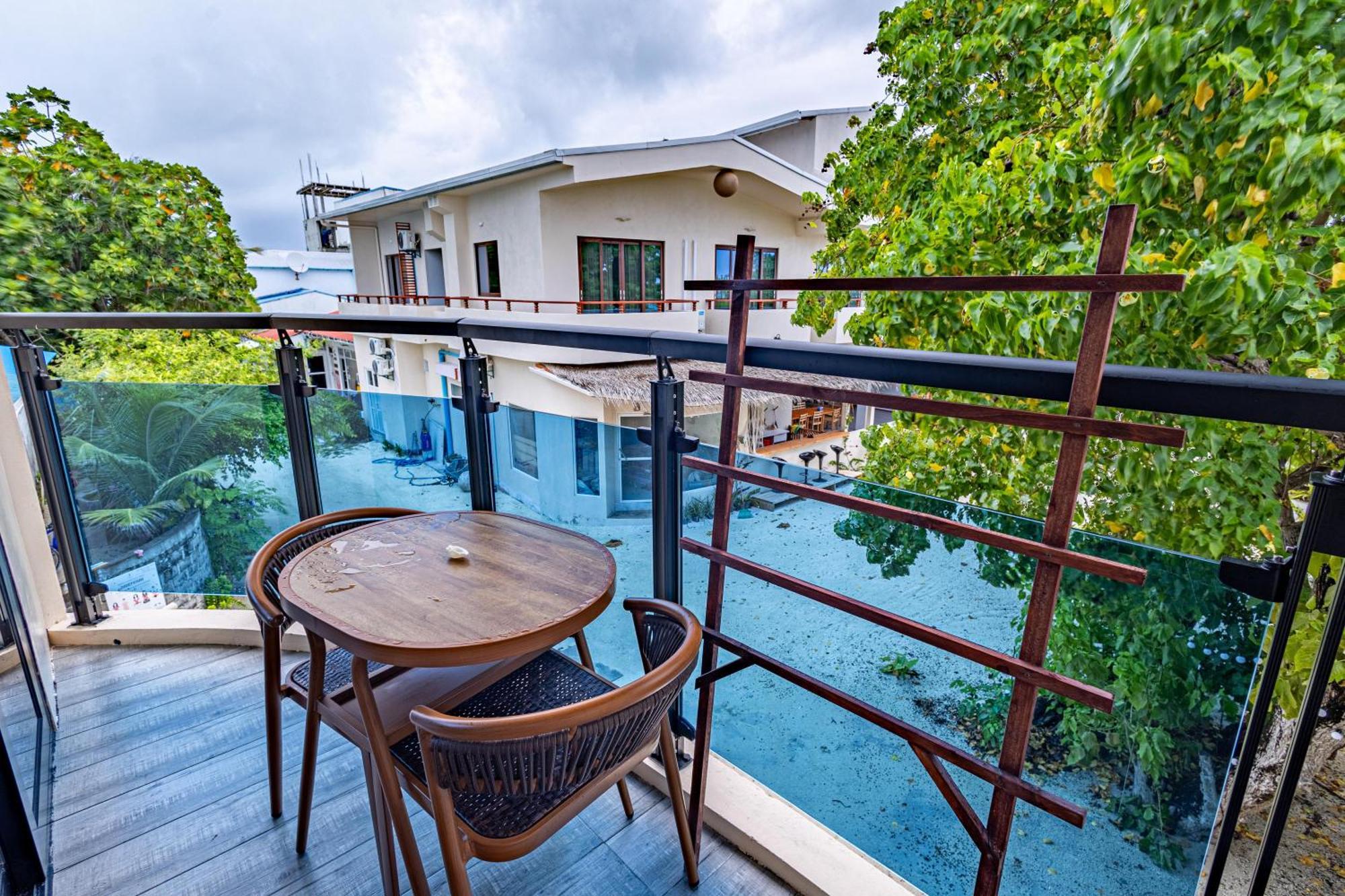 Bibee Maldives Hotel Dhiffushi Exterior photo