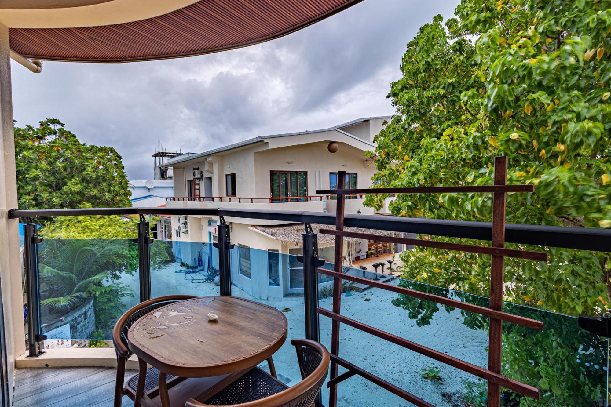 Bibee Maldives Hotel Dhiffushi Exterior photo
