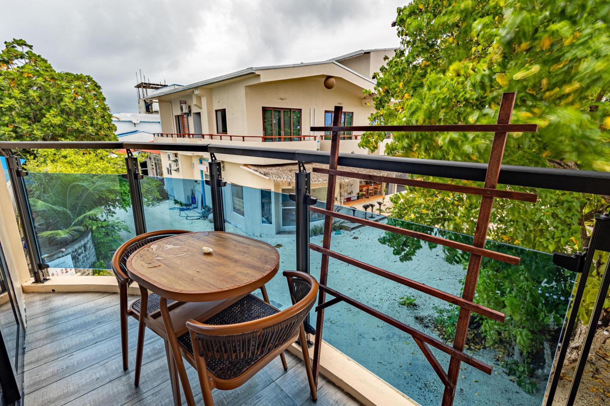 Bibee Maldives Hotel Dhiffushi Exterior photo