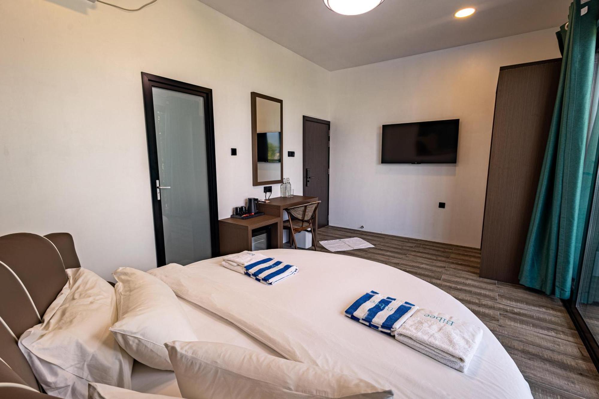 Bibee Maldives Hotel Dhiffushi Exterior photo