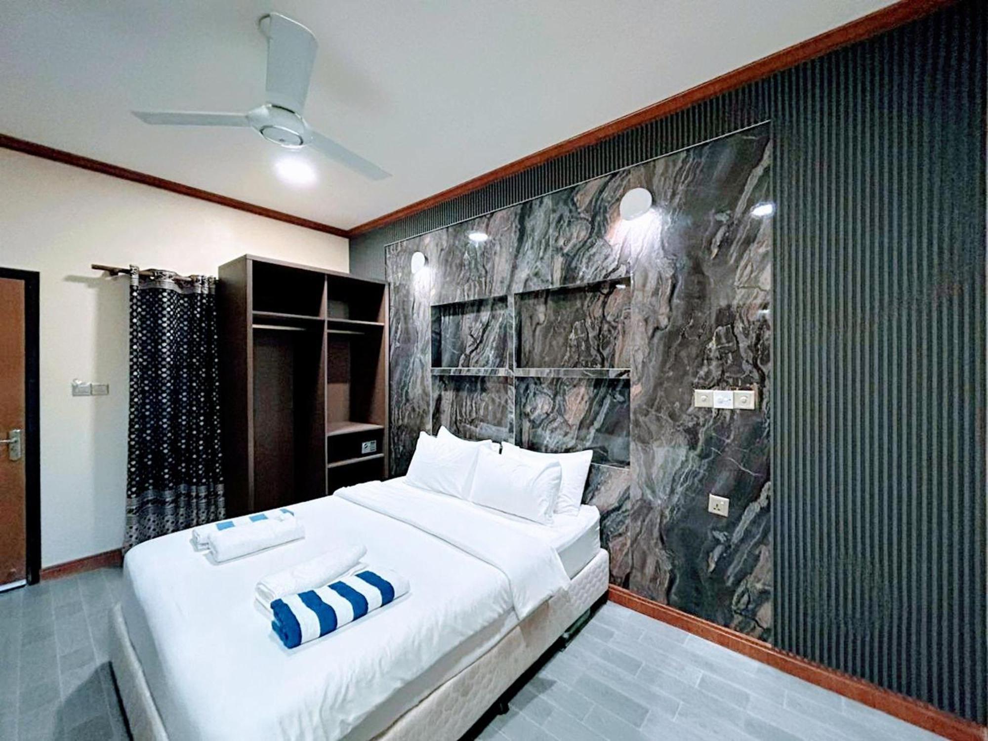 Bibee Maldives Hotel Dhiffushi Exterior photo